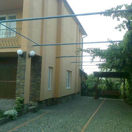 Domashnya Saduba Hotel Mukatjevo Eksteriør billede